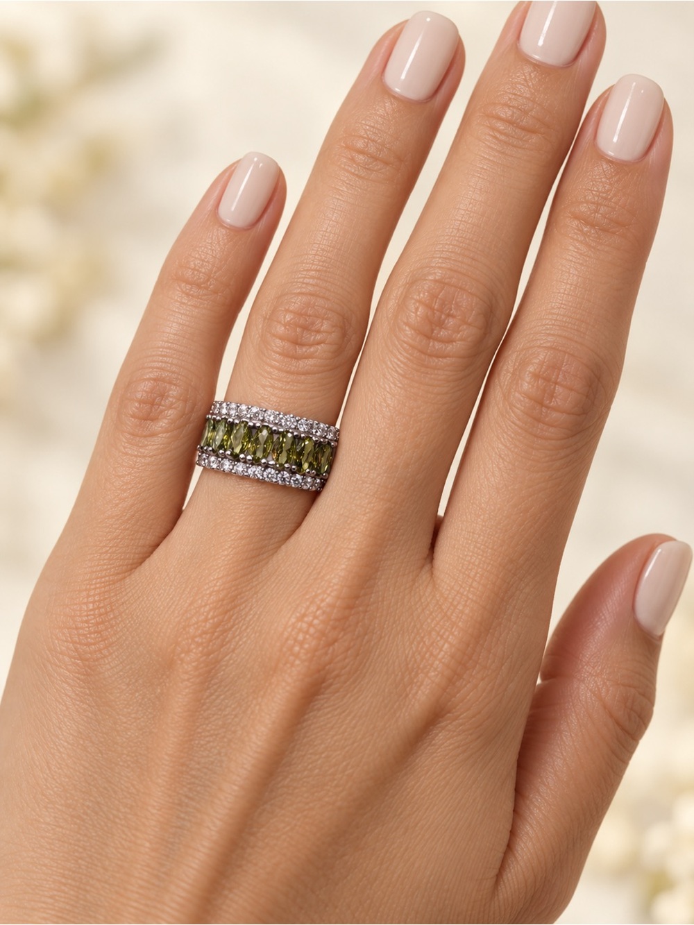 Elegant Silver and Green Gemstone Ring size 9 925